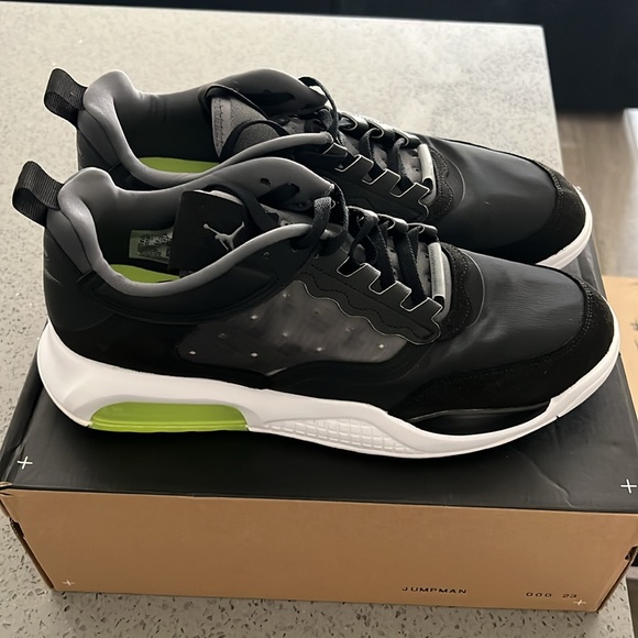 Jordan Max 200 - Picture 2 of 2